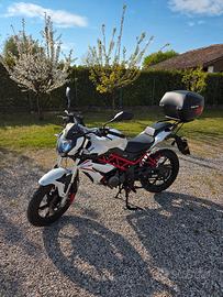 Moto Benelli BN125