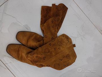 Stivali stile nomade in vera pelle scamosciata