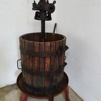 Torchio idraulico per uva