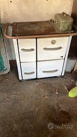 Cucina economica a legna vintage con forno