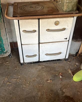 Cucina economica a legna vintage con forno