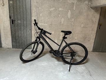 Bici donna Cube da trekking