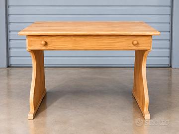 Scrivania in legno