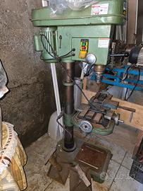 trapano a colonna con sistema di fresatura