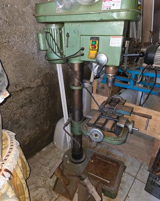 trapano a colonna con sistema di fresatura