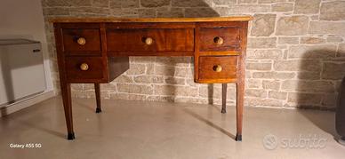 scrivania in legno