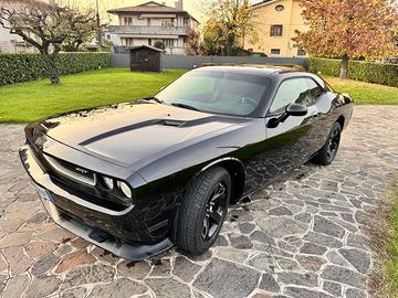 Dodge Challenger V6
