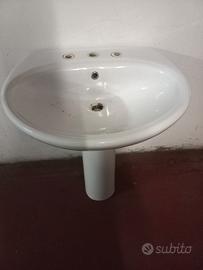 Lavabo con colonna
