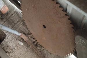 trattore e vari attrezzi agricoli