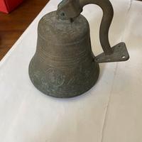 Campana con batacchio