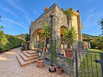 Villa di 175 m² con 5 locali e box auto doppio a V