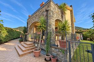 Villa di 175 m² con 5 locali e box auto doppio a V