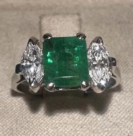 ANELLO ORO 18kt. DIAMANTI MARQUISE E SMERALDO