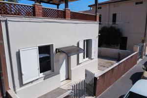 Casa indipendente con gazebo e corte