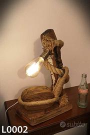 Lampada soprammobile artigianale in legno e Juta