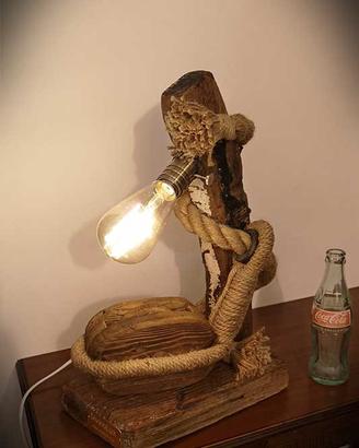 Lampada soprammobile artigianale in legno e Juta
