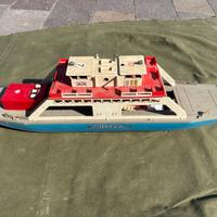 Traghetto radiocomandato