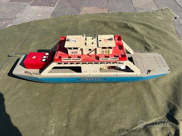 Traghetto radiocomandato