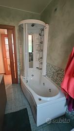 Vasca Idromassaggio con doccia