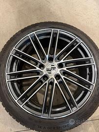 Gomme e cerchi nuovissimi con soli 500 km di usura