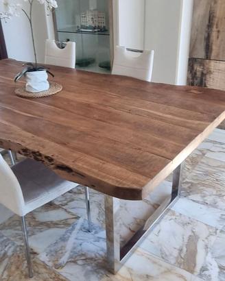 Tavolo in legno massello