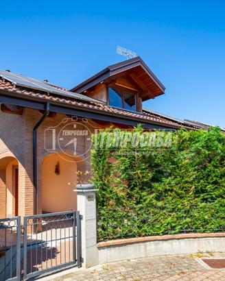 CHIVASSO RECENTE VILLA CON GIARDINO PRIVATO E TAVE