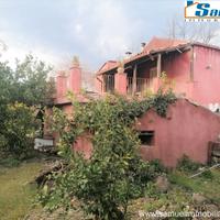 Giarre, soluzione semi indipendente con terreno