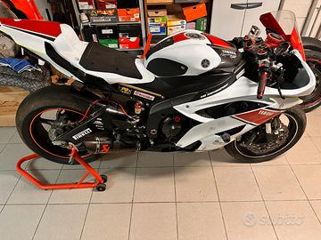 YAMAHA R6 pista