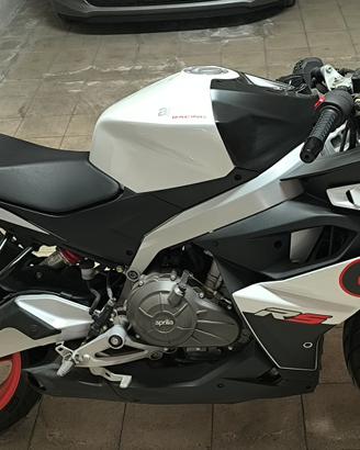 Aprilia RS 457 con accessori