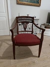 Poltroncina in stile in legno massello 