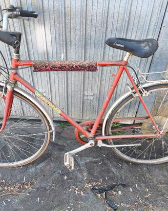 Bicicletta da corsa rossa marca COLNER 
