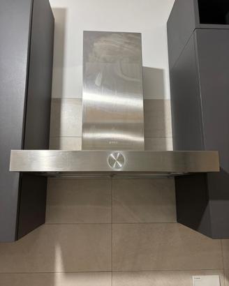 Cappa, lavabo e top per piano cottura