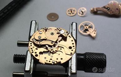 Tecnico orologiaio riparazioni professionali Giardino e Fai da te In vendita a Brescia