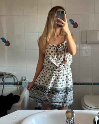 Vestito bianco e nero con stampa, stile boho chic