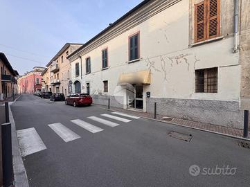 NEGOZIO A CASTEGNATO