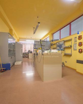 Magazzino a Montegranaro 6 locali