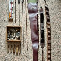 Ser vintage per cura di fucili da caccia