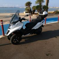 Piaggio MP3 350, con soli 250 km