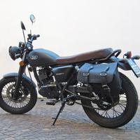 Mash 125 Seventy Nera Opaco con Borsa laterale