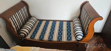 Divanetto antico tipo Biedermeie,