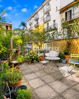 TRILOCALE CON AMPIO TERRAZZO IN CONTESTO D'EPOCA!