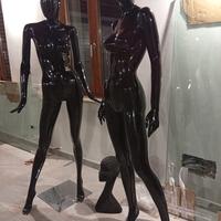 coppia di manichini stilizzati nero lucido