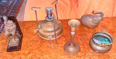 LOTTO di oggetti antichi o vintage in ottone e leg