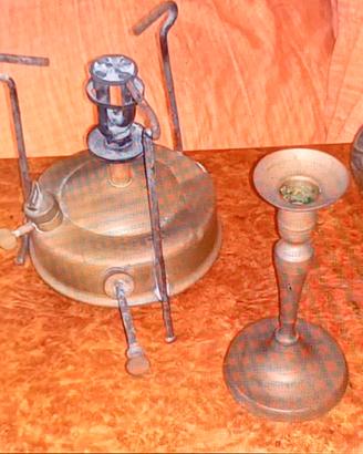 LOTTO di oggetti antichi o vintage in ottone e leg