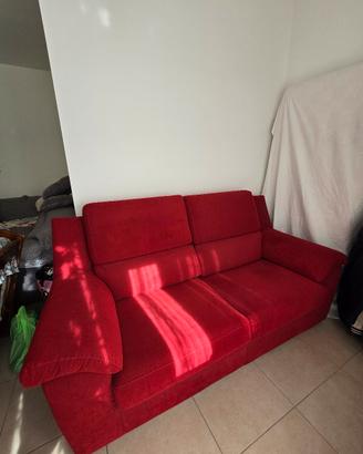 divano in tessuto rosso 