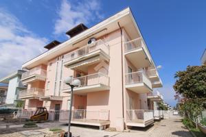 3 LOCALI A ALBA ADRIATICA