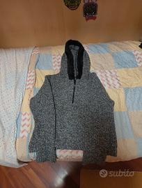 maglione con cerniera e cappuccio con pelo