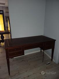 scrivania con piano in pelle stile francese 