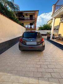 Peugeot 208 1.2 benz