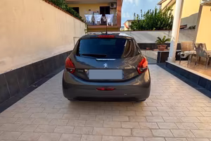 Peugeot 208 1.2 benz